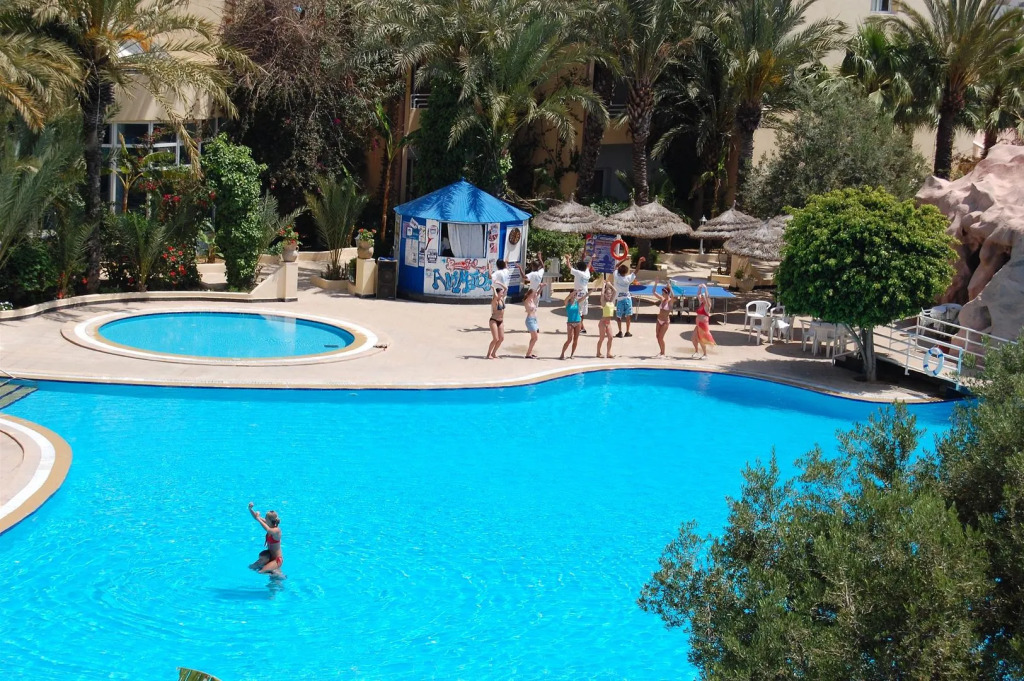 Azur Plaza