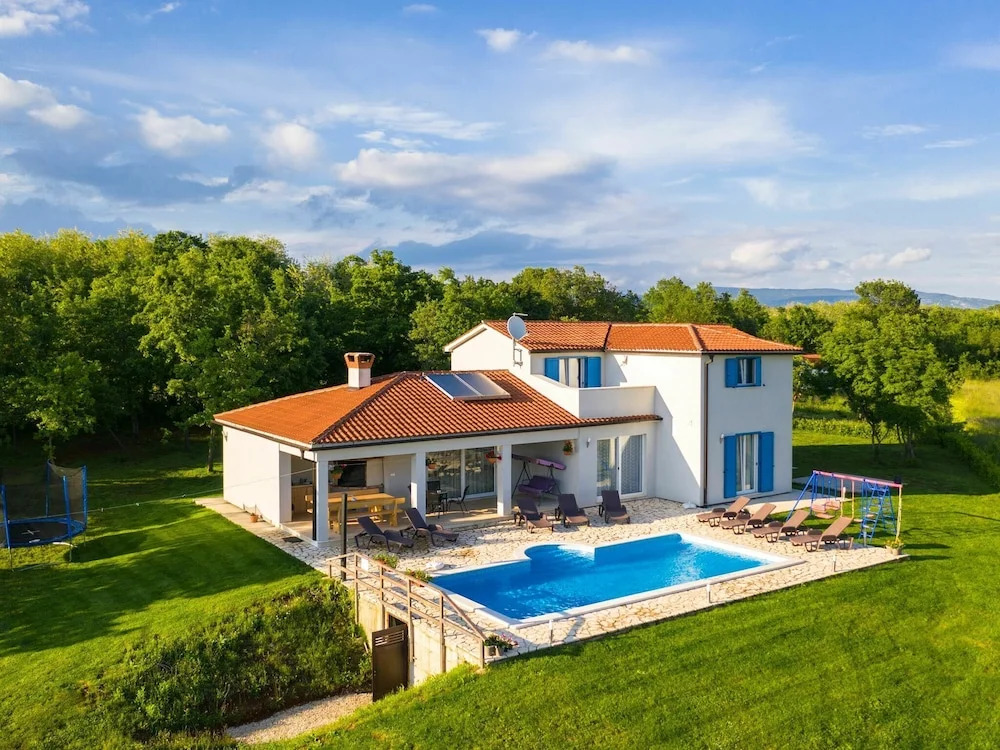 Villa in Nedešcina With Private Pool