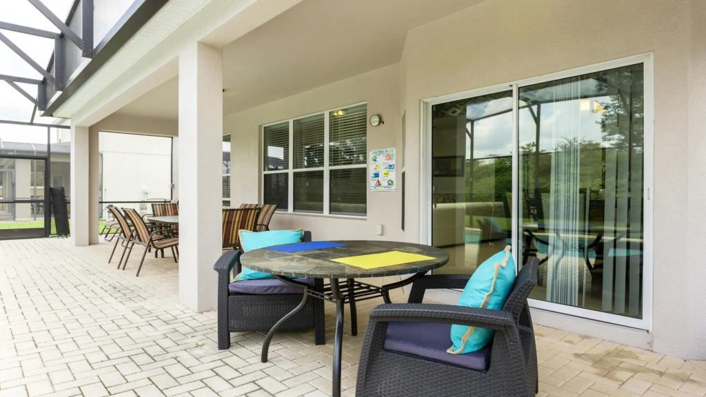Spacious 6BR Villa with Pool SPA 3 Miles to Disney