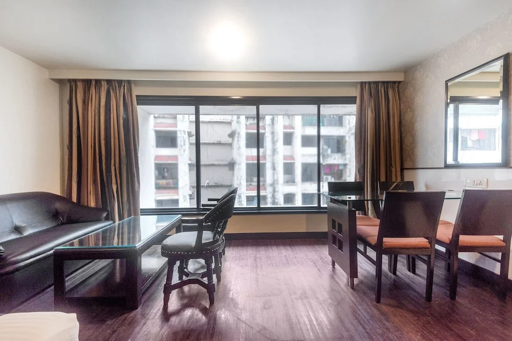 Capital O 45497 Savoy Suites
