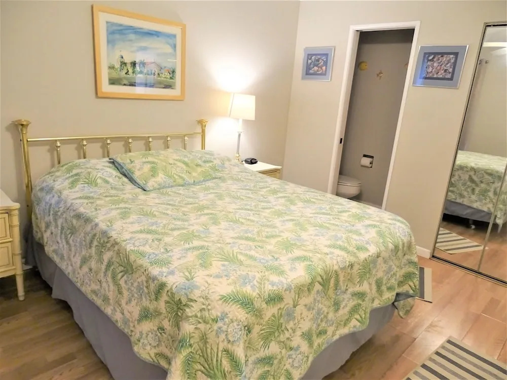 Siesta Beach House #207 2 Bedrooms 1.5 Bathroom Condo