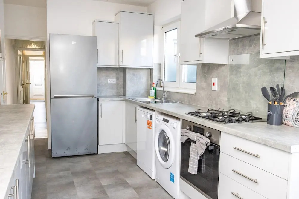 Sunny 3BR Home Near Portsmouth Park