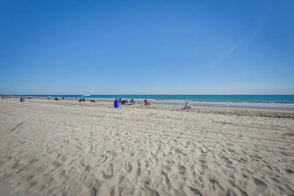 Ocean-view Condo: Walk to Windy Hill Beach!