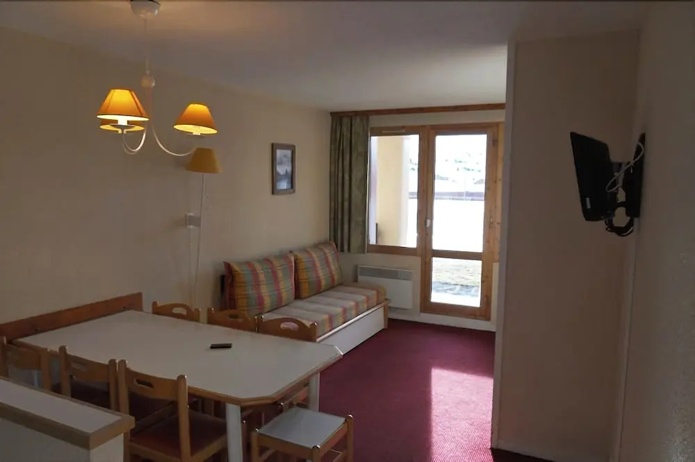 Belle Plagne Apartment on the Slopes With 2 Rooms for 6 People of 35 mÂ² Th03