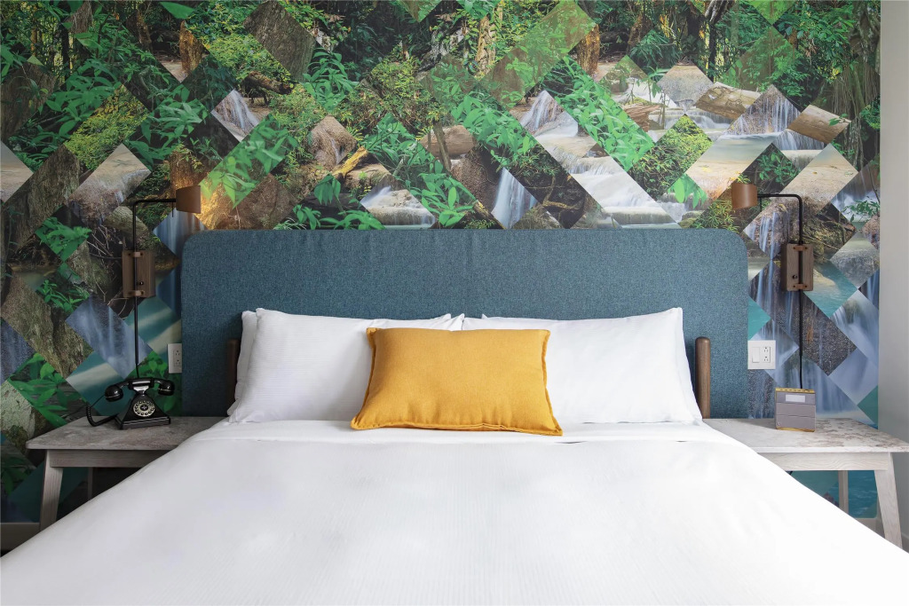 Canvas Moncton, Tapestry Collection By Hilton