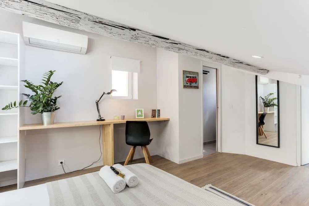 Wonderful 2 Bedrooms, Place de la Comédie