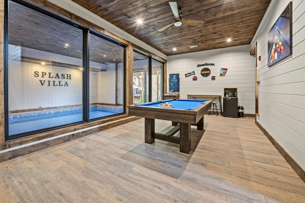 Splash Villa 6 Bedroom Home by Redawning