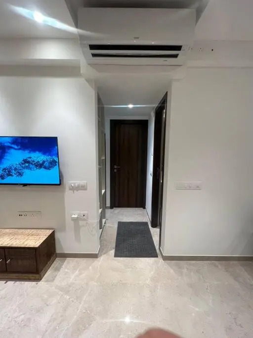 1BR Mumbai theme Apartment In Powai by Florastays