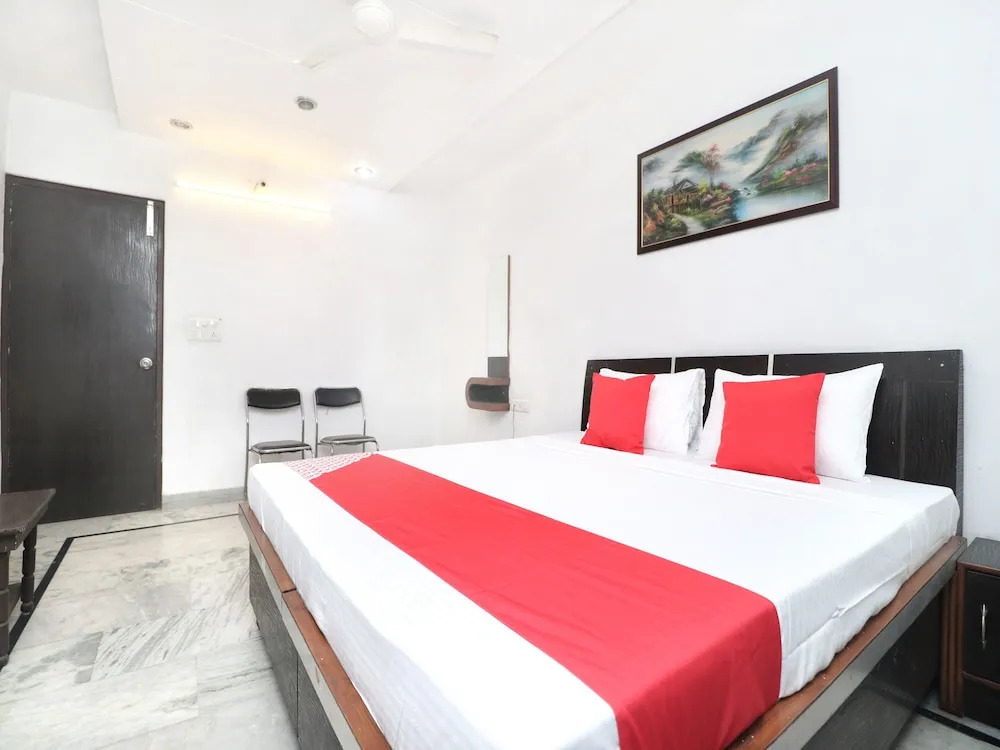 OYO 14985 Hotel S K