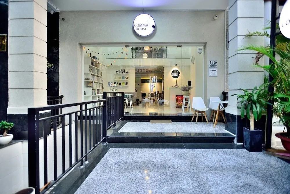 Comma House
