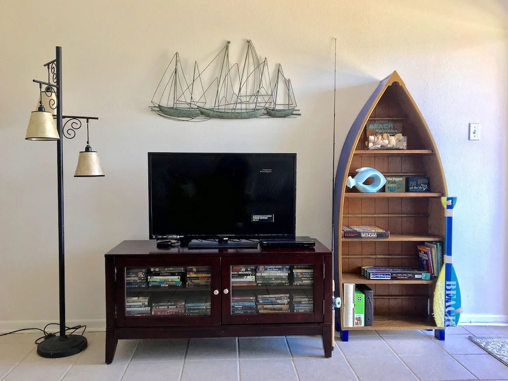 Nelray Shores - One Bedroom Condo