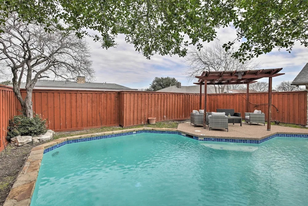 Game Room & Private Pool: Richardson Retreat