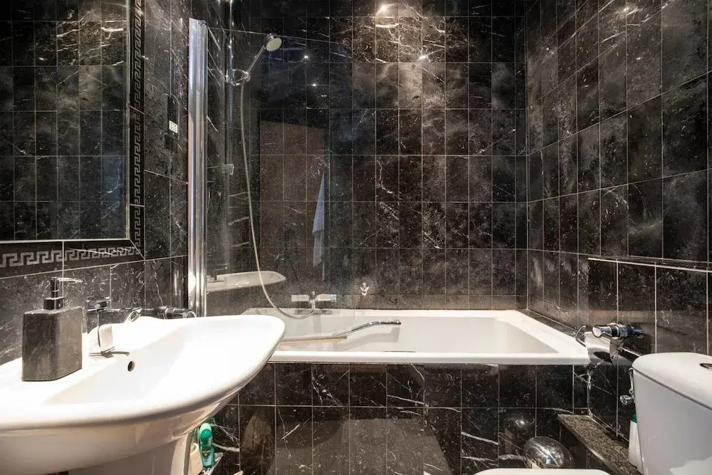 Stylish 2-bed Flat by Piccadilly Circus & Mayfair