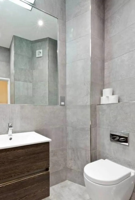 Oxford Circus Luminous Gem, Sleeps 4