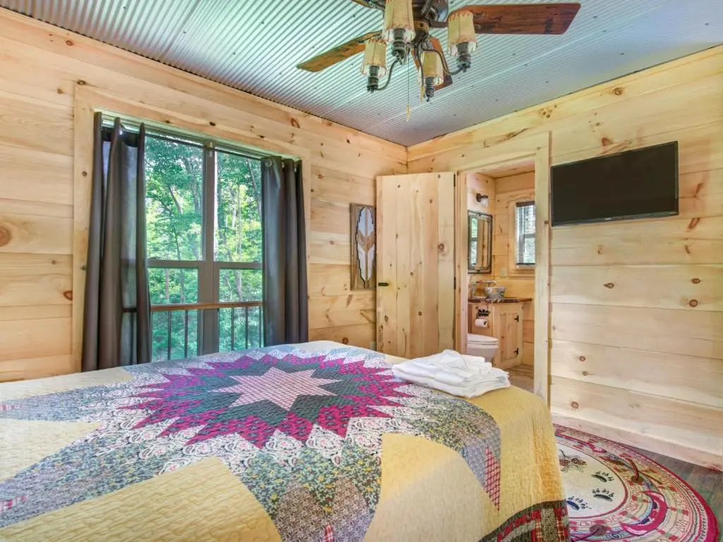 Bearly Hidden, 1 Bedroom, Loft, Resort Pool, Hot Tub, Fireplace, Sleeps 5
