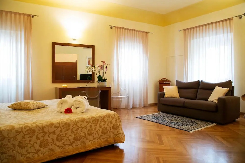 Residenza dei Capitani - Piazza del Popolo