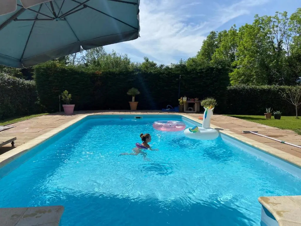 Chambres dans villa avec piscine