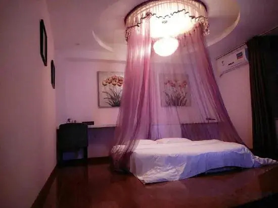 Liuyang Tulip Theme Apartment