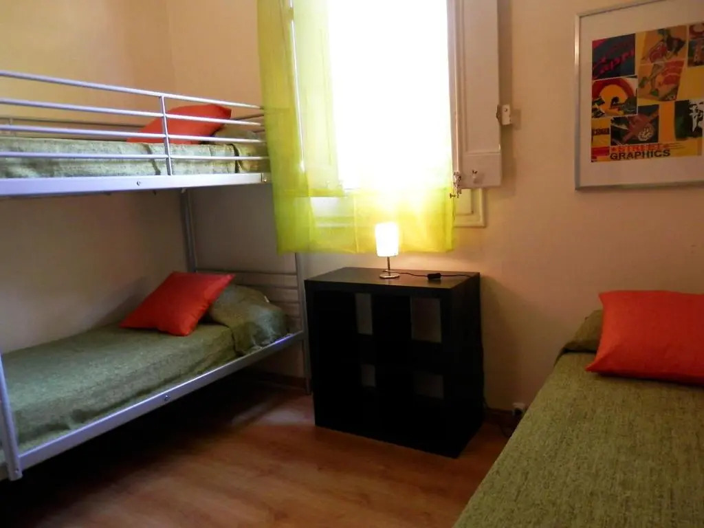 Barcelona Central Garden Hostal