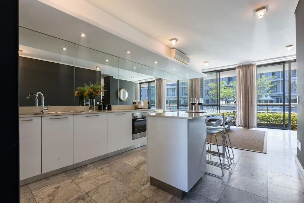 Harbour Bridge Suites 001