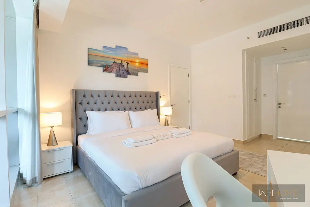 WelHome - Mesmerizing 1BR Apartment in Damac Waves A