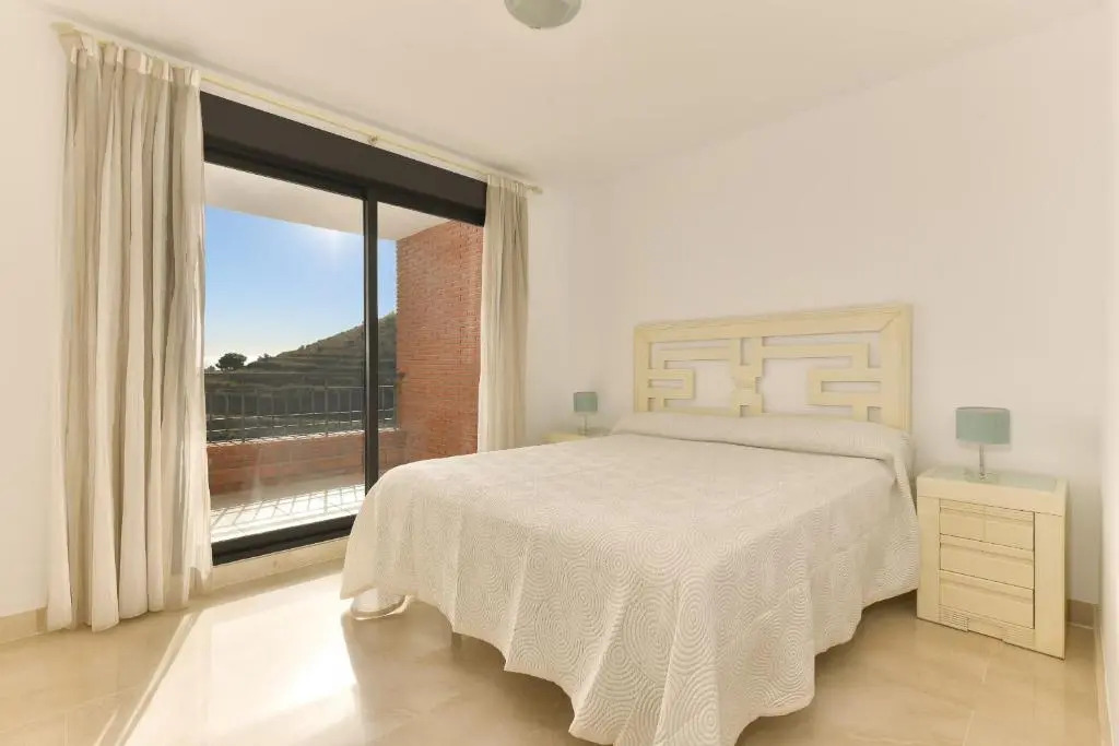 Exclusivo apartamento de 2 dormitorios vista mar lateral