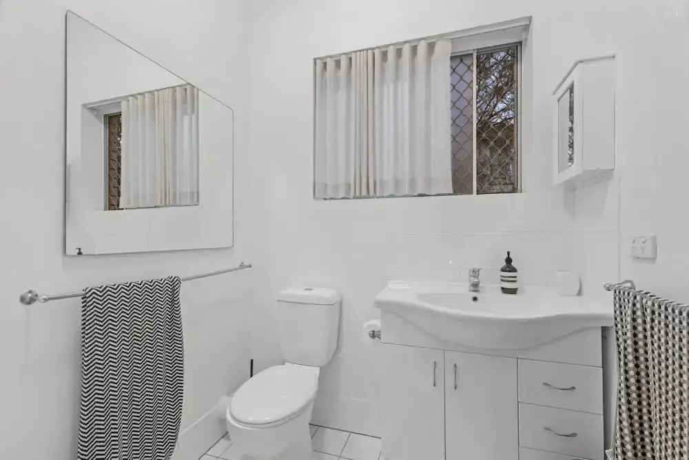Charming 2-bed Terrace in Prestigious Ascot