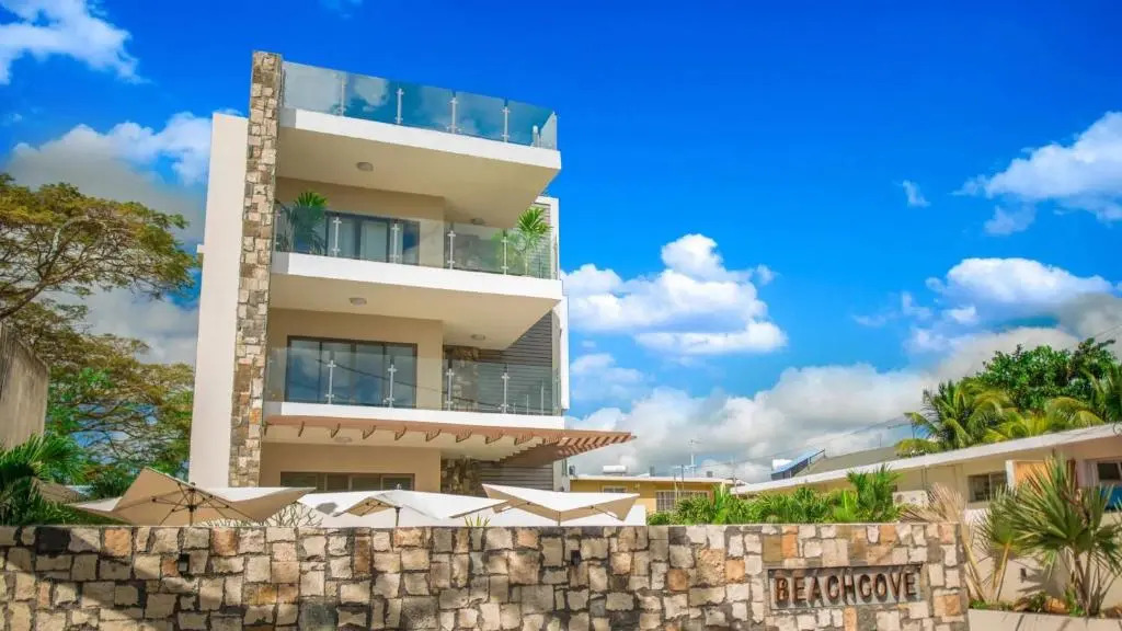 PEREYBERE -Charming 2 bedrooms apartment- WITH POOL - BEACHCOVE Apartments, North Living, APT 8