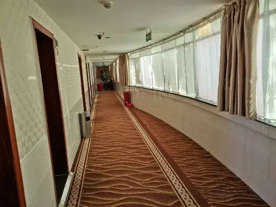 Tianzhong Business Hotel (Zhumadian Railway Station)
