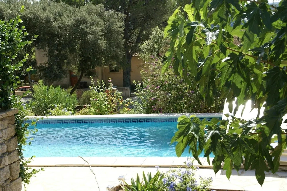 Saint-maximin: Pool & Peace
