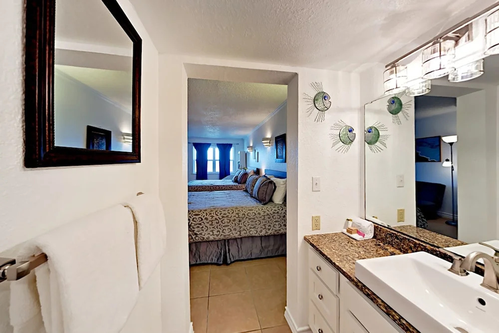 125 Sea Breeze - Studio Condo