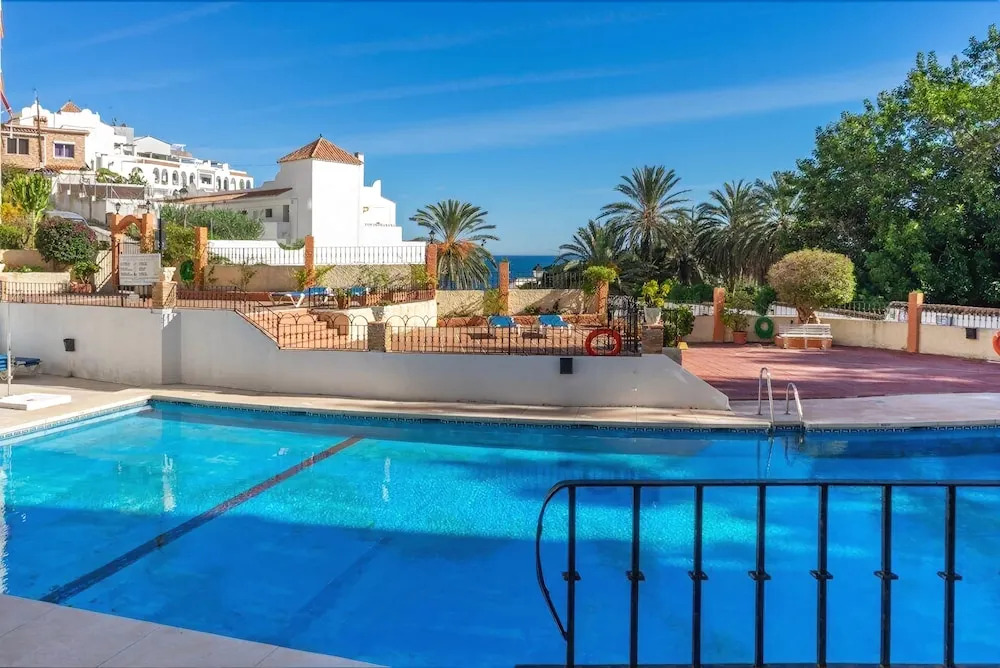 Lovely Beachfront Apartment Ref 88
