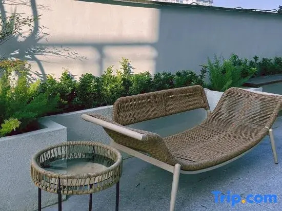 Tingfeng Lakeview Swimming Pool Vacation Boutique Stay (Baitengtou Seafood Market)