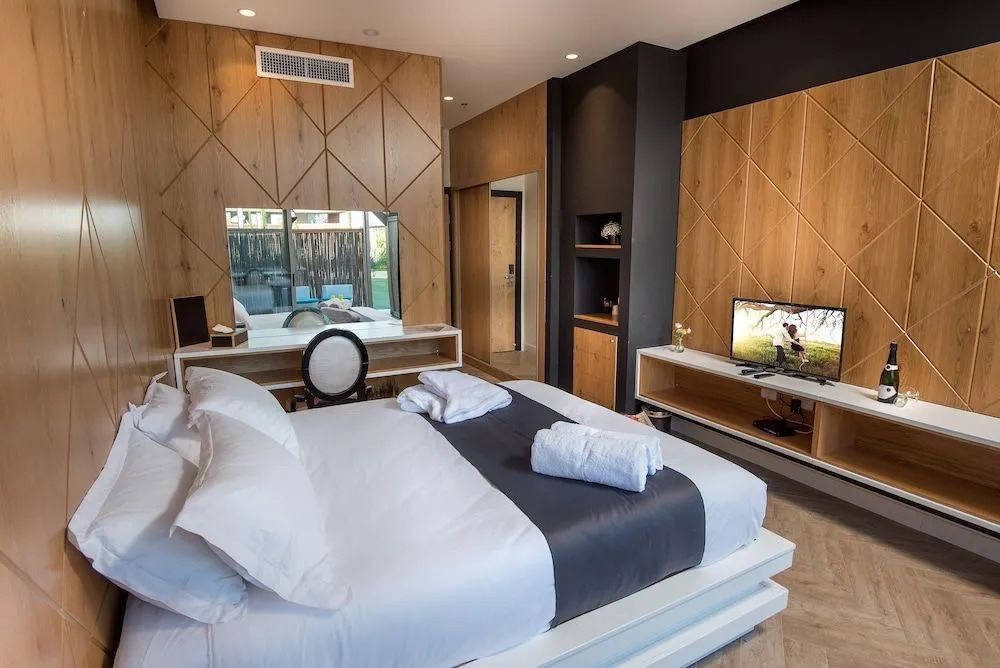 Aquaduct Hotel