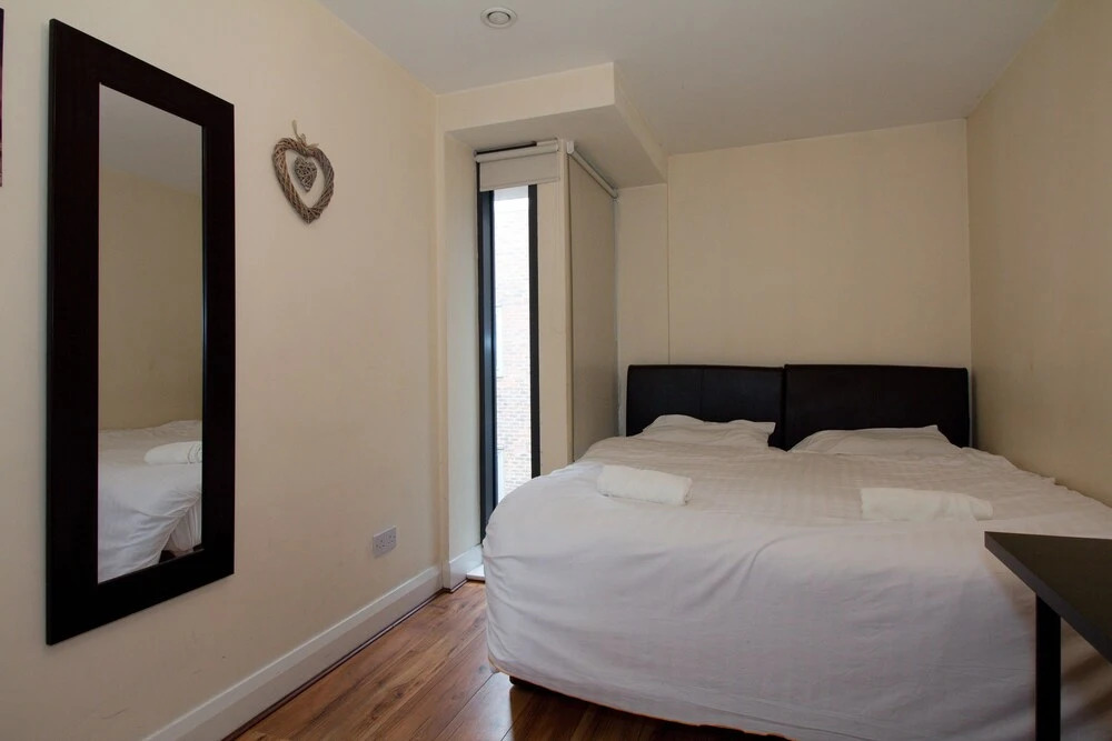 Ivy/Albion Apartments