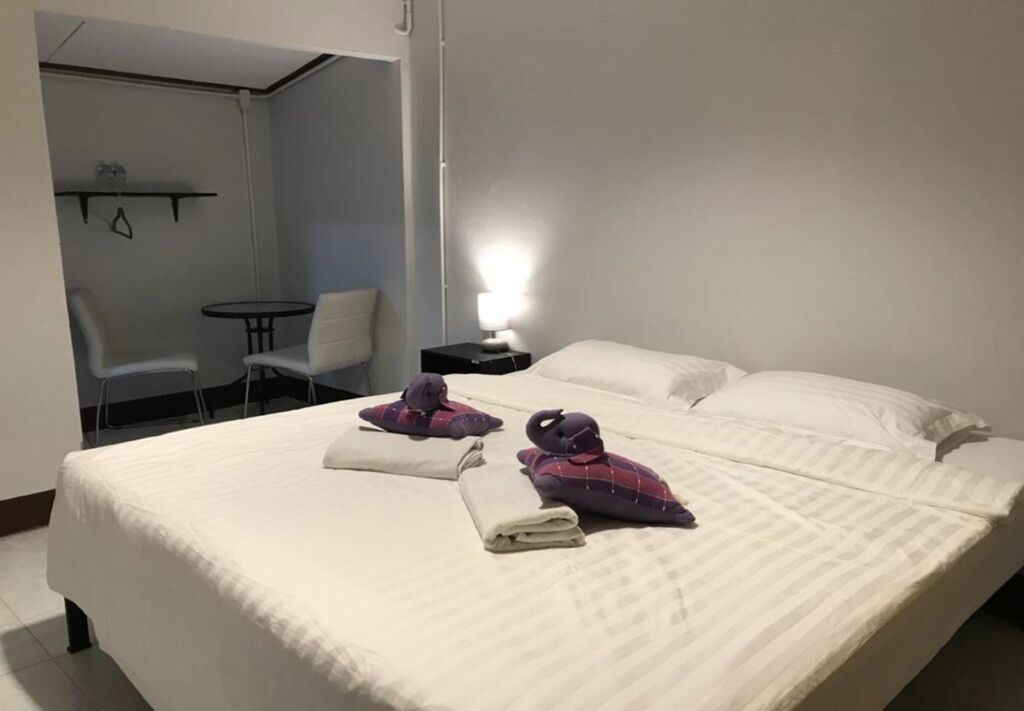 Nackt im zimmer