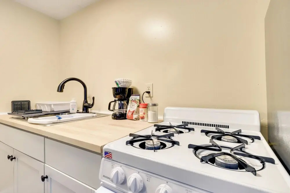 Mt Dora Couple's Retreat w/ Shared Pool!