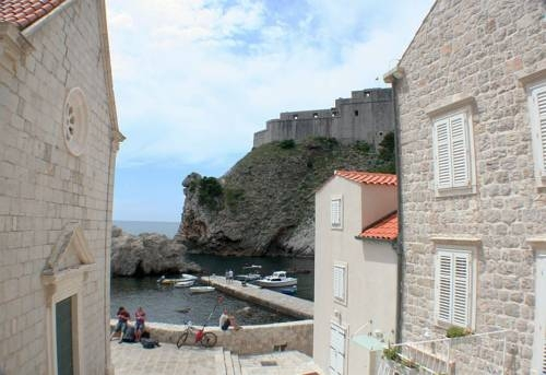 Deluxe Rooms with a terrace view at Old City Gate