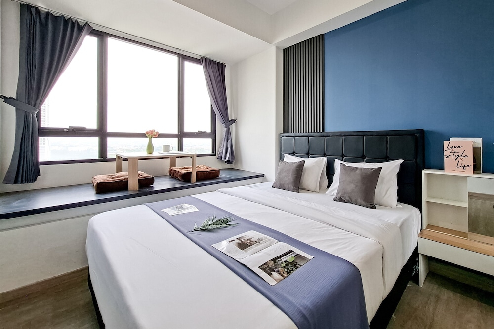 Stylish Blue And Strategic Studio At Apartment Collins Boulevard