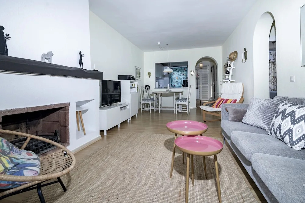 AGC26 - Lovely apart walking distance to Port