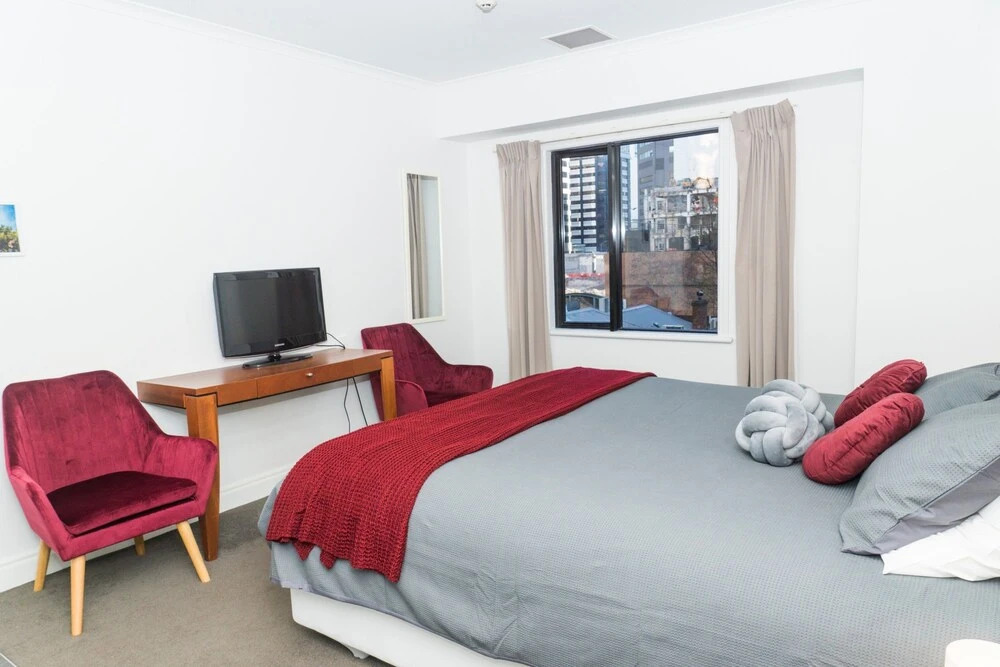 King Bed in Auckland CBD with Pool & Gym