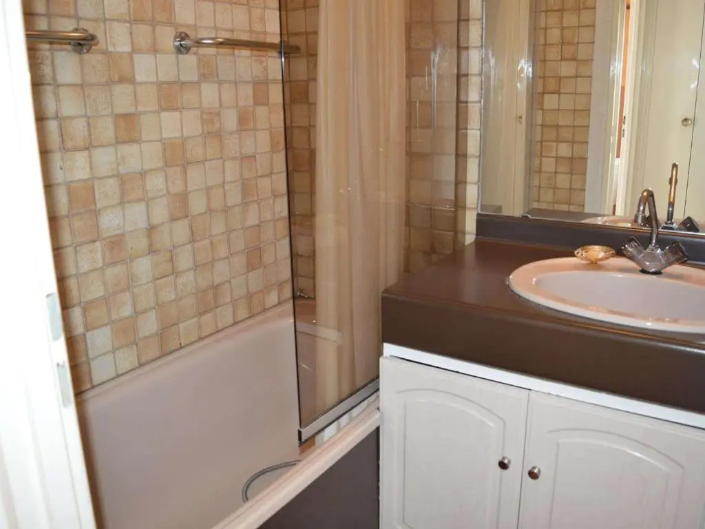 Appartement La Croix-Valmer, 2 pièces, 4 personnes - FR-1-226B-28