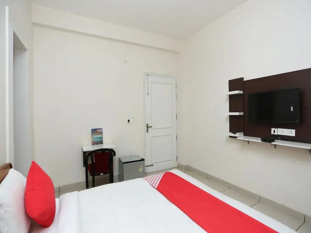 Saharan's Homes By OYO Rooms