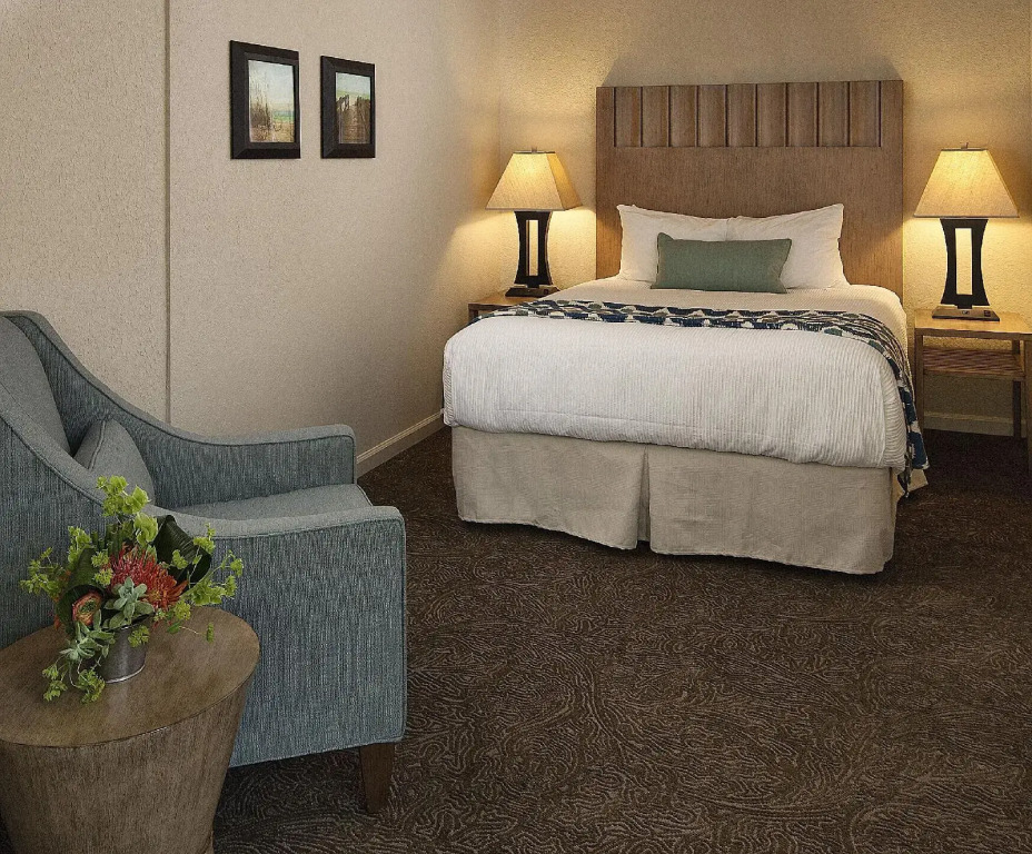Cambria Landing Inn and Suites