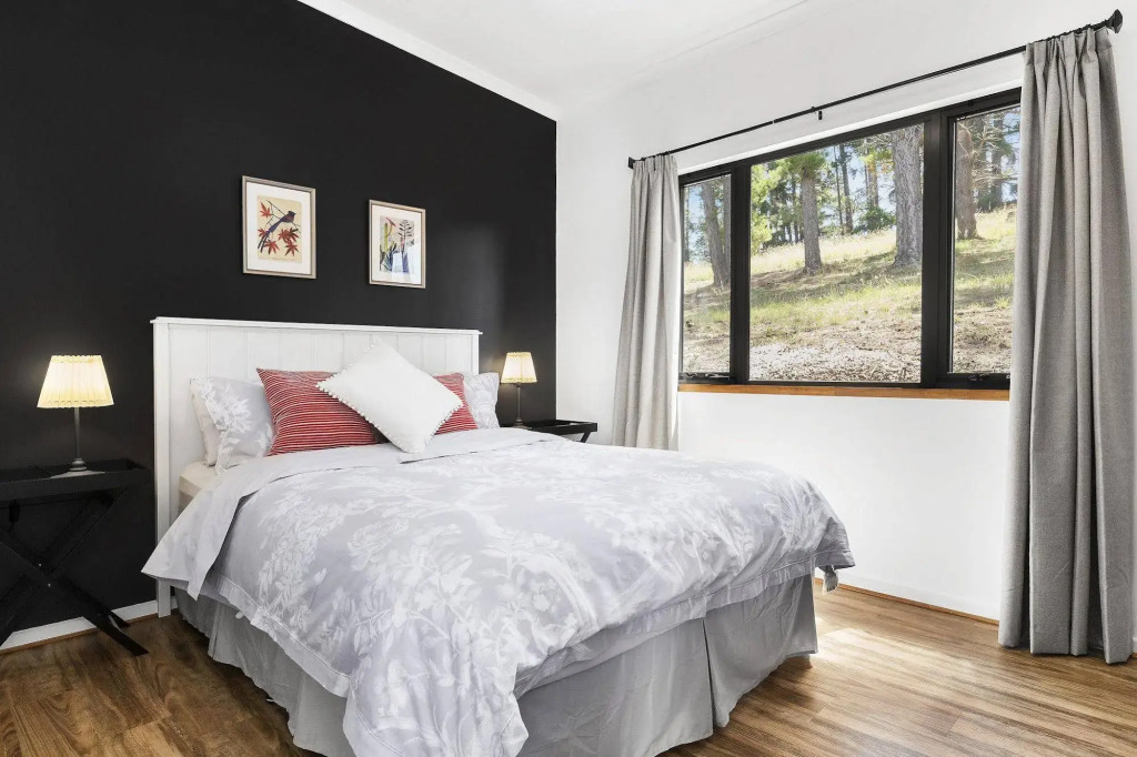 Karawatha Cottages B&B