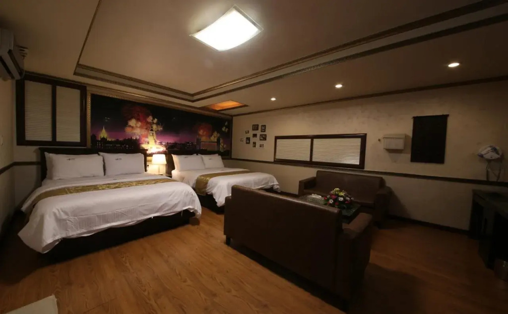 Sharp Hotel