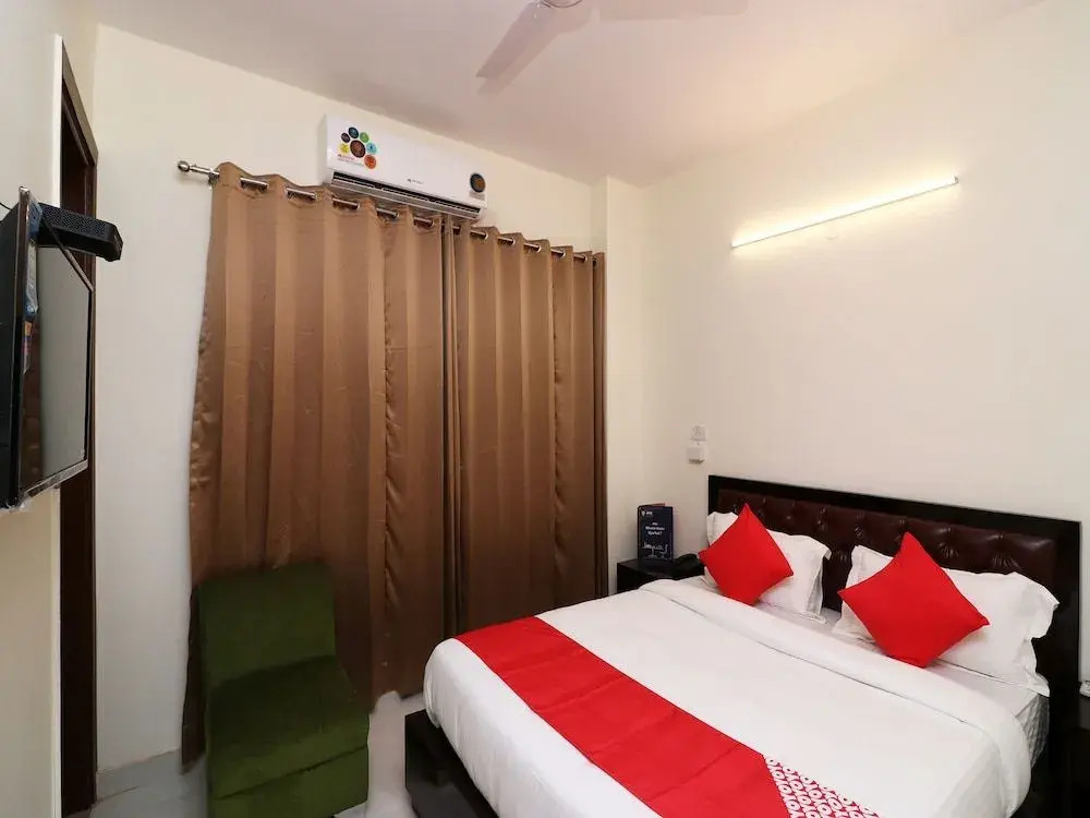 OYO 23320 Hotel Ozone