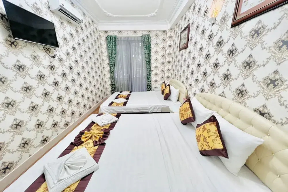 RedDoorz Truc Huyen Hotel