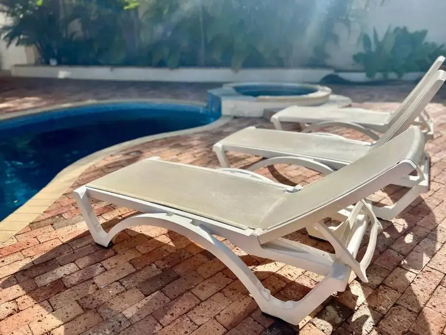 Breezy “Hacienda” w/pool - 4bed in Gated Resort
