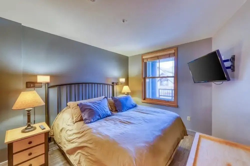 1 Bedroom Mountain Condo In River Run Village With Expansive Mountain Views And Walking Distance To Ski Slopes